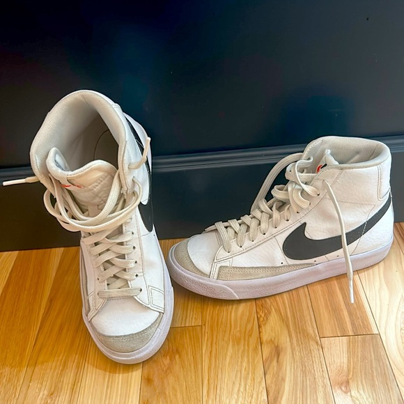 Nike big kids shoes - Picture 1 of 4